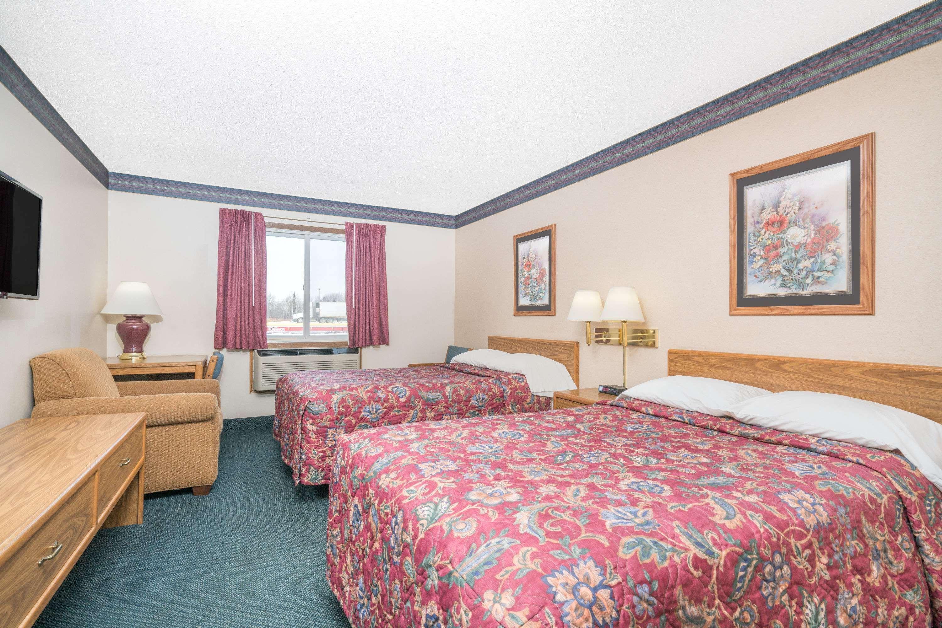 Super 8 By Wyndham Superior Wi Hotel Ngoại thất bức ảnh