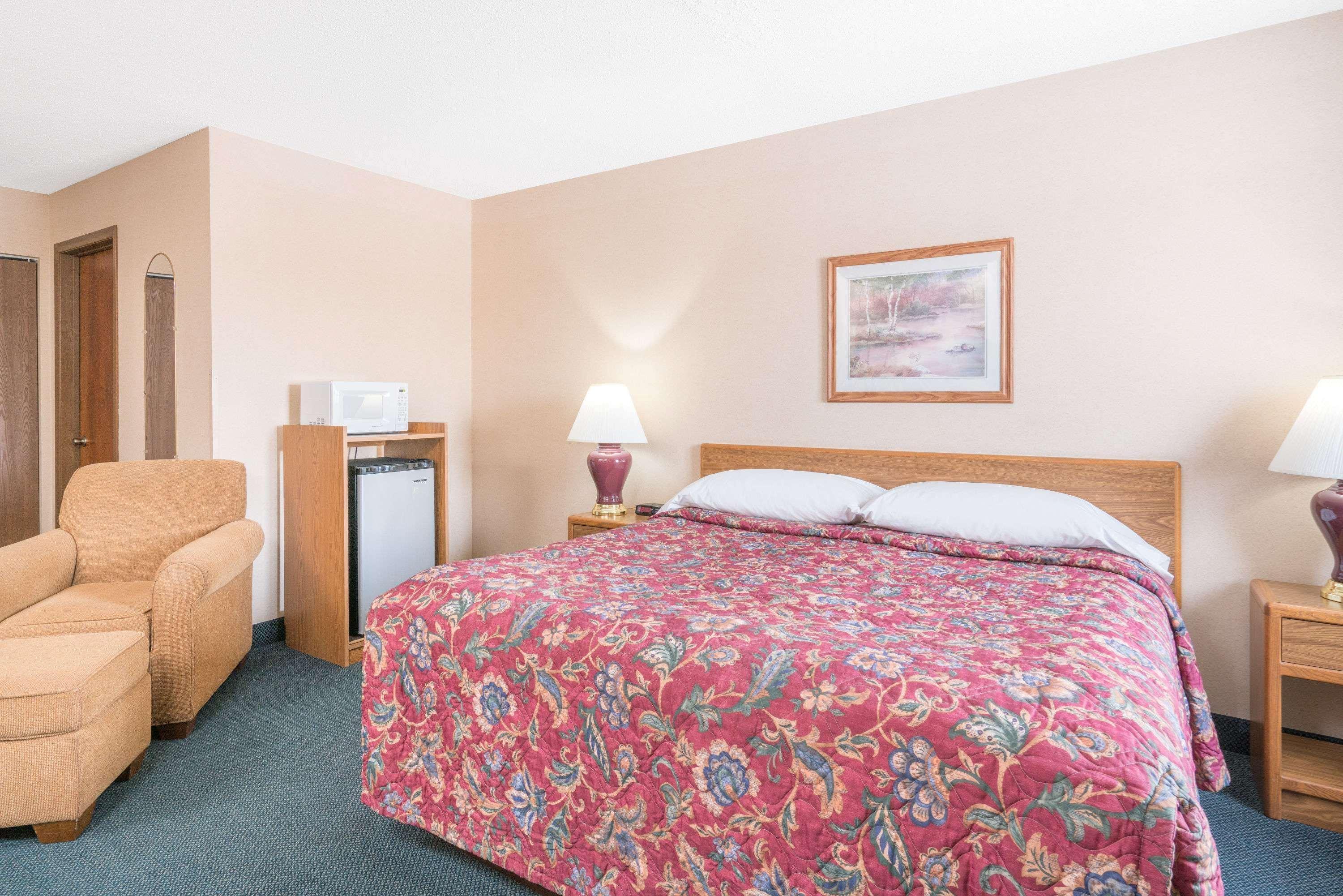 Super 8 By Wyndham Superior Wi Hotel Ngoại thất bức ảnh